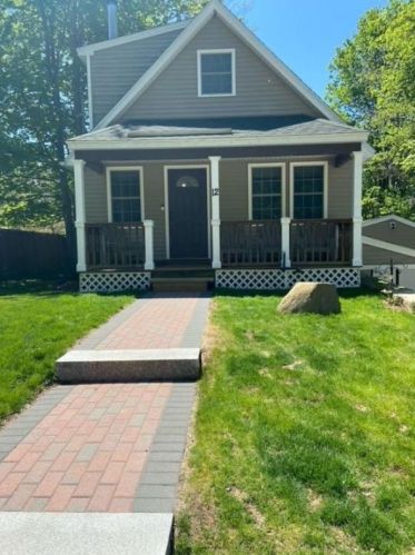 12 Kingston Rd, Danville, NH 03819-3236