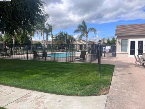 1677 Red Sky Way, Ripon CA  95366-9349 exterior