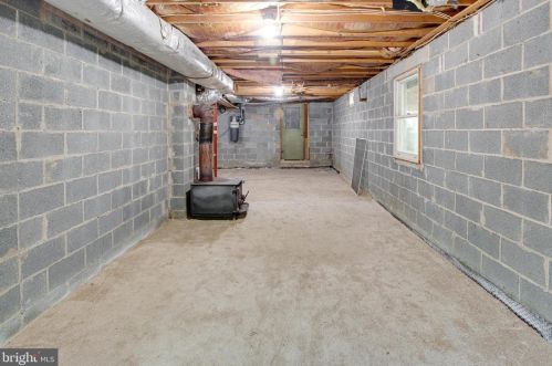 4882 Wood Lilly Ct, Woodbridge VA  22192-6137 exterior