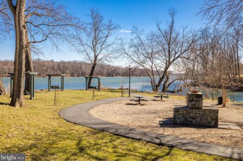 18506 Pelicans Nest Way, Leesburg VA  20176-3963 exterior