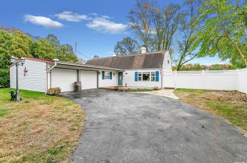 26 All Points Ter, Holbrook, NY 11741-1304