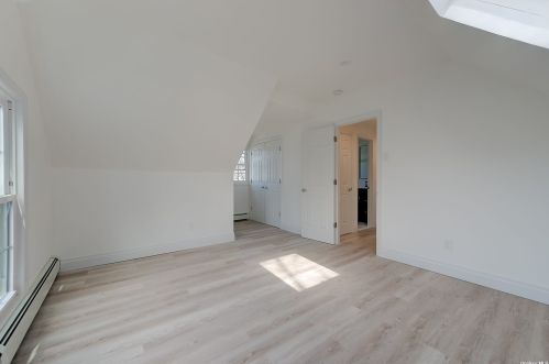 27 Walnut Ln, Hicksville NY  11801-5737 exterior