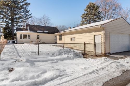 1576 Griggs St, Saint Paul, MN 55108-2224