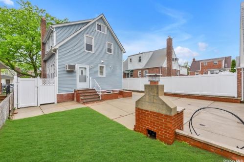 86-15 262nd St, Floral Park NY  11004-1344 exterior