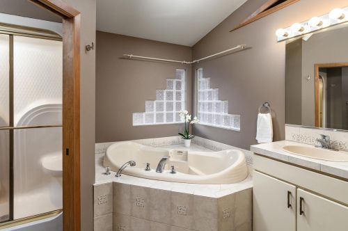 1703 Sunset Dr, La Crosse WI  54601-7028 exterior