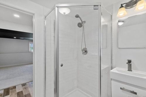 66 Todd Dr, North Haven CT  06473-1038 exterior