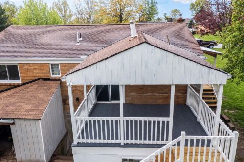 132 Firwood Dr, Bridgeville, PA 15017-1204