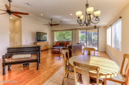 2001 Flying Q Ln, Tucson AZ  85713-6726 exterior