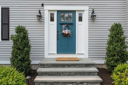 27 Linden Ct, North Kingstown, RI 02852-3512