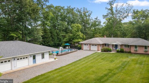 35 Overlook Ln, Burgess, VA 22432-2120