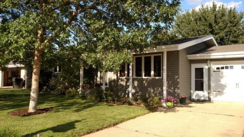 984 13th Ave, Dickinson, ND 58601-4209