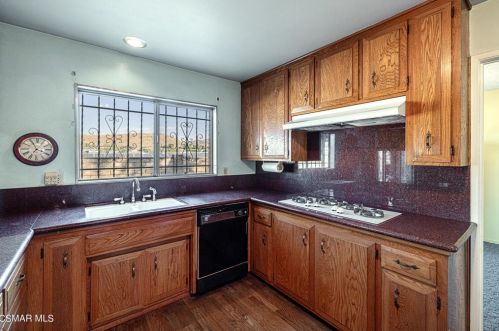 6297 Jill Ct, Simi Valley CA 93063-3727 exterior