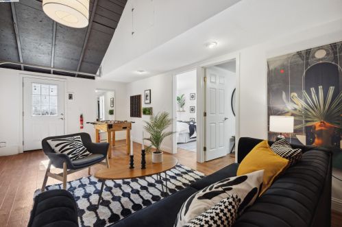 3015 Dakota St, Oakland CA 94602-3801 exterior