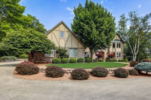 10614 Gazebo Hill Pkwy, Thiensville, WI 53092-6302