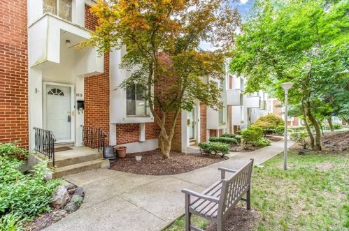 1413 Fox Glen Dr, Hartsdale, NY 10530-1727