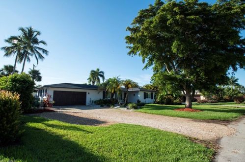 80 Cypress Point Dr, Naples FL  34105-6311 exterior