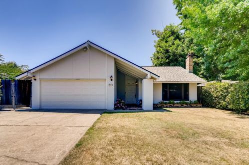 6061 Merlindale Dr, Citrus Heights, CA 95610-6747