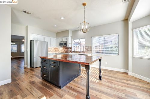 1579 Jasmine Cir, Oakley CA  94561-2652 exterior