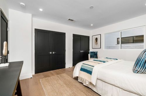 5465 Saloma Ave, Van Nuys CA  91411-3643 exterior