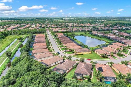 3639 Treasure Cove Cir, Naples, FL 34114-3989