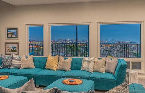 2125 Locust St, San Diego CA  92106-1622 exterior