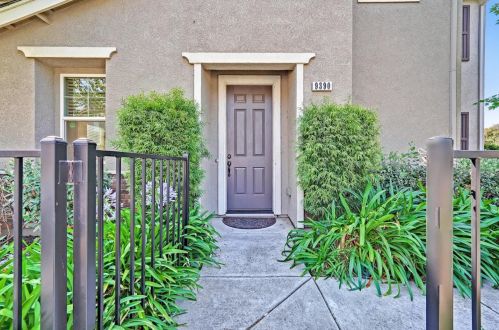 9390 Church St, Gilroy, CA 95020-7642