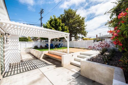 1704 Ebers St, San Diego CA  92107-3504 exterior