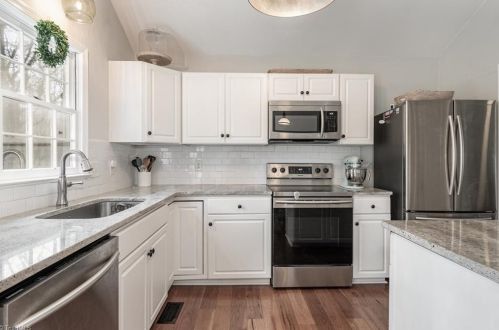 2704 Bardwell Rd, Greensboro NC  27410-8259 exterior