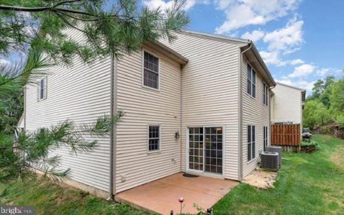 36 Ashburg Dr, Navy Sup Dpt PA  17050-8209 exterior