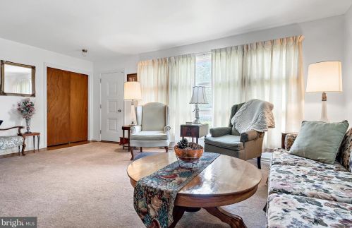 33 Scarsdale Dr, Camp Hill PA  17011-7933 exterior
