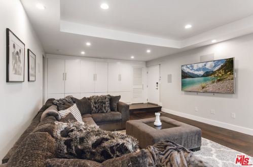 3200 Wrightwood Dr, North Hollywood CA  91604-3936 exterior