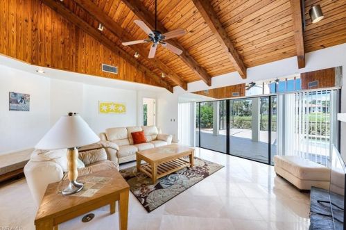 156 Palmetto Dunes Cir, Naples, FL 34113-7554