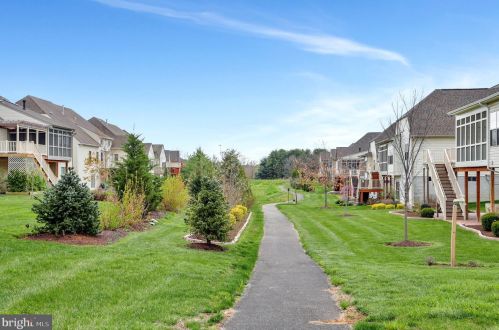 315 Lewis Washington Dr, Charles Town WV  25414-5666 exterior