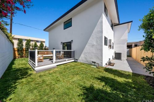 1504 Mackay Ln, Redondo Beach CA  90278-4417 exterior