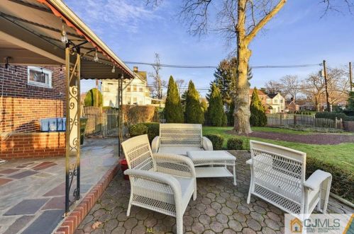 215 Green St, Woodbridge NJ  07095-2005 exterior