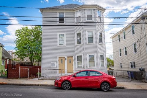 129 Middle St, Fall River, MA 02724-1529