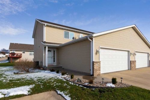 658 Affirmed Ln, Fairfax, IA 52228-8200