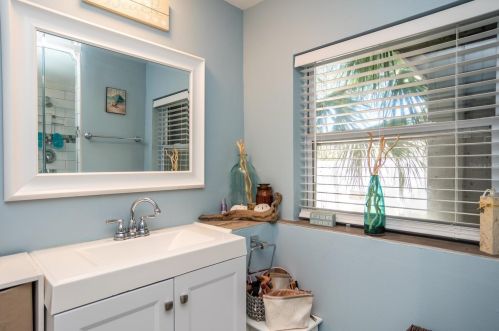 6217 2nd Ave, Saint Petersburg, FL 33707-1403