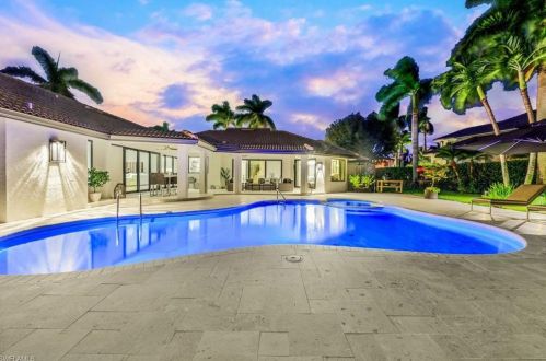 579 Neapolitan Way, Naples FL  34103-8567 exterior