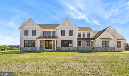 1 Belamour Dr, Washington Crossing, PA 18977-1368