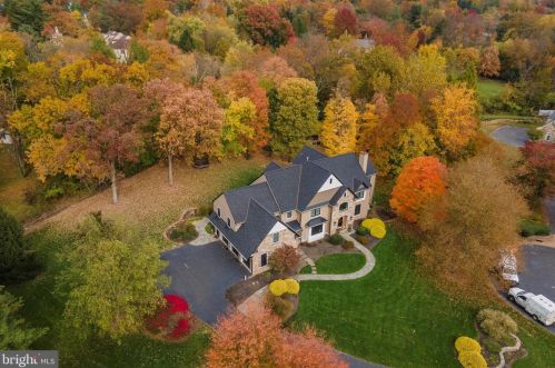 10 Devonshires Ct, Blue Bell PA  19422-2560 exterior