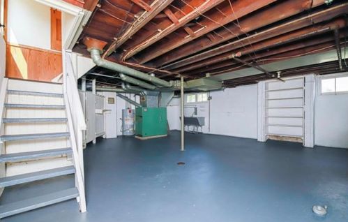 424 Service Ave, Hermitage PA  16146-3112 exterior