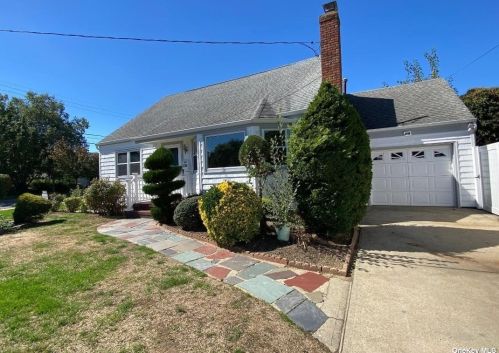 2326 Hampton Ave, Seaford, NY 11783-3114