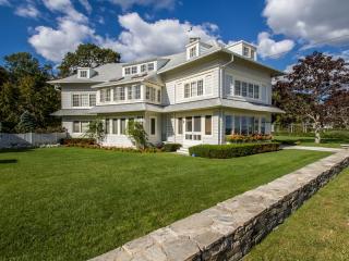 61 Middle Beach Rd, Madison CT  06443-3006 exterior