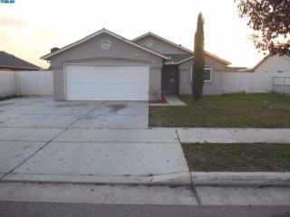 137 White St, Tulare, CA 93274-9244