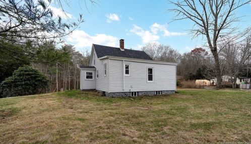 829 Bailey Hill Rd, Killingly CT  06241-1836 exterior