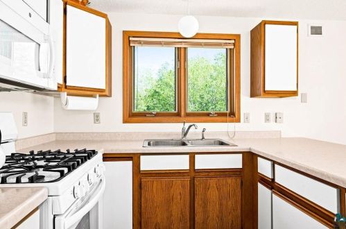 5260 Samuelson Rd, Duluth MN 55811-9789 exterior