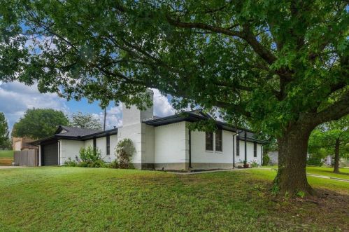 1076 Cedar St, Muenster, TX 76252-2000