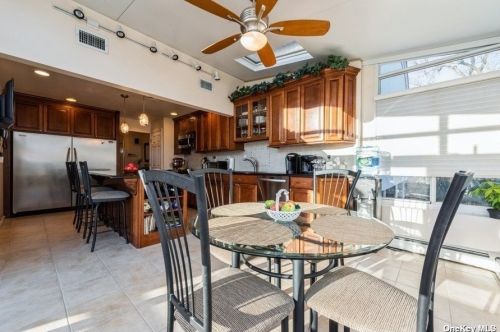 150 Mead Ct, North Wantagh, NY 11793-1919