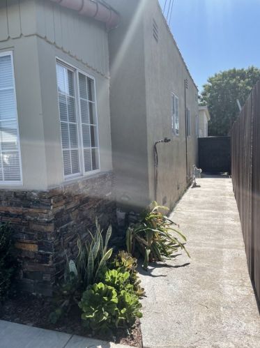 8208 Olanda St, Paramount CA 90723-2723 exterior